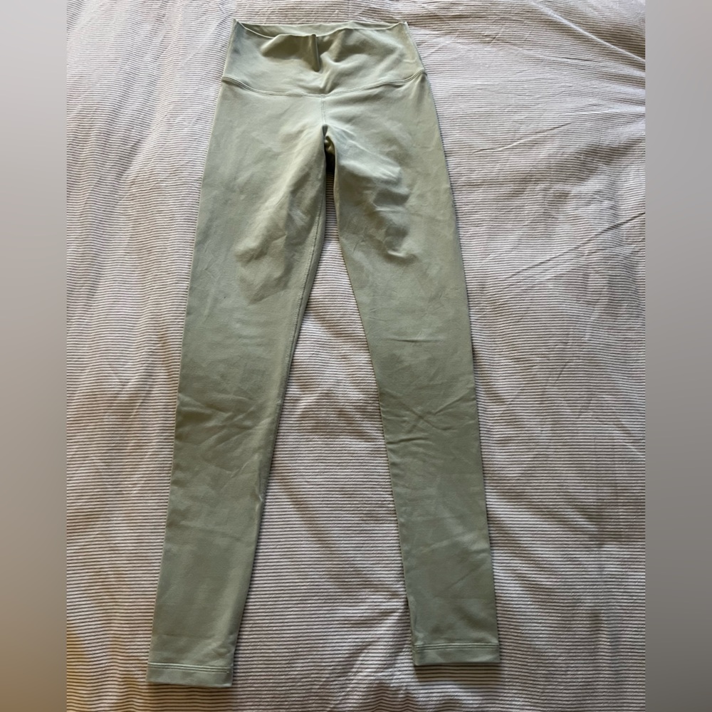 Aritzia | TnaLIFE Atmosphere Hi-Rise Legging in Faint Green - Size Medium - Picture 3 of 7